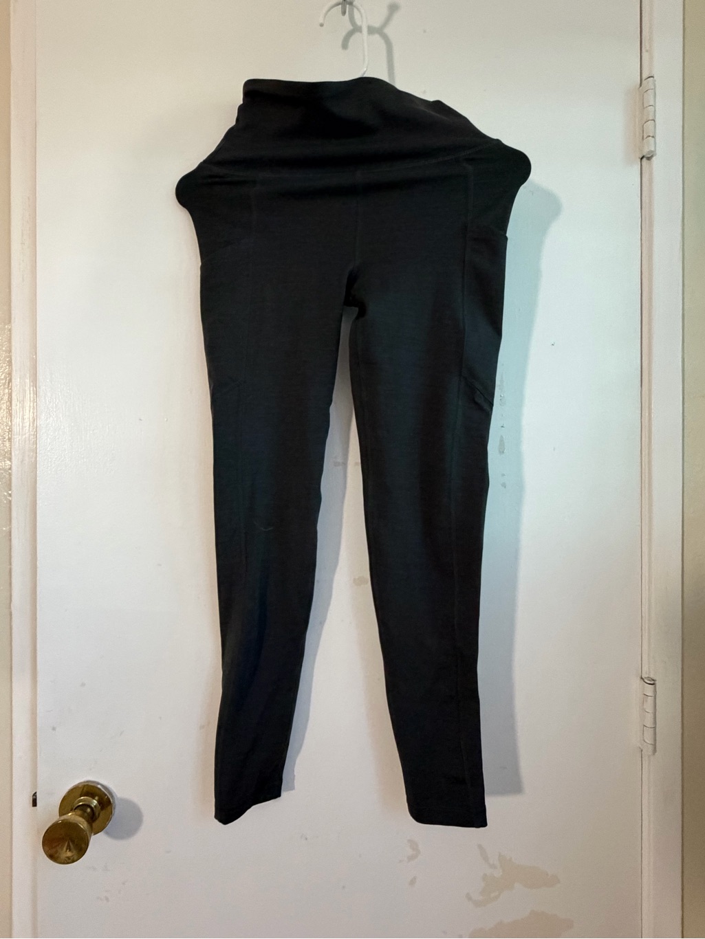 American Eagle Outfitters Black High-Rise Leggings With Side Pocket